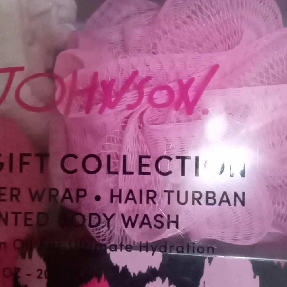 Betsey Johnson Deluxe Shower Gift Collection πππ - Picture 5 of 6